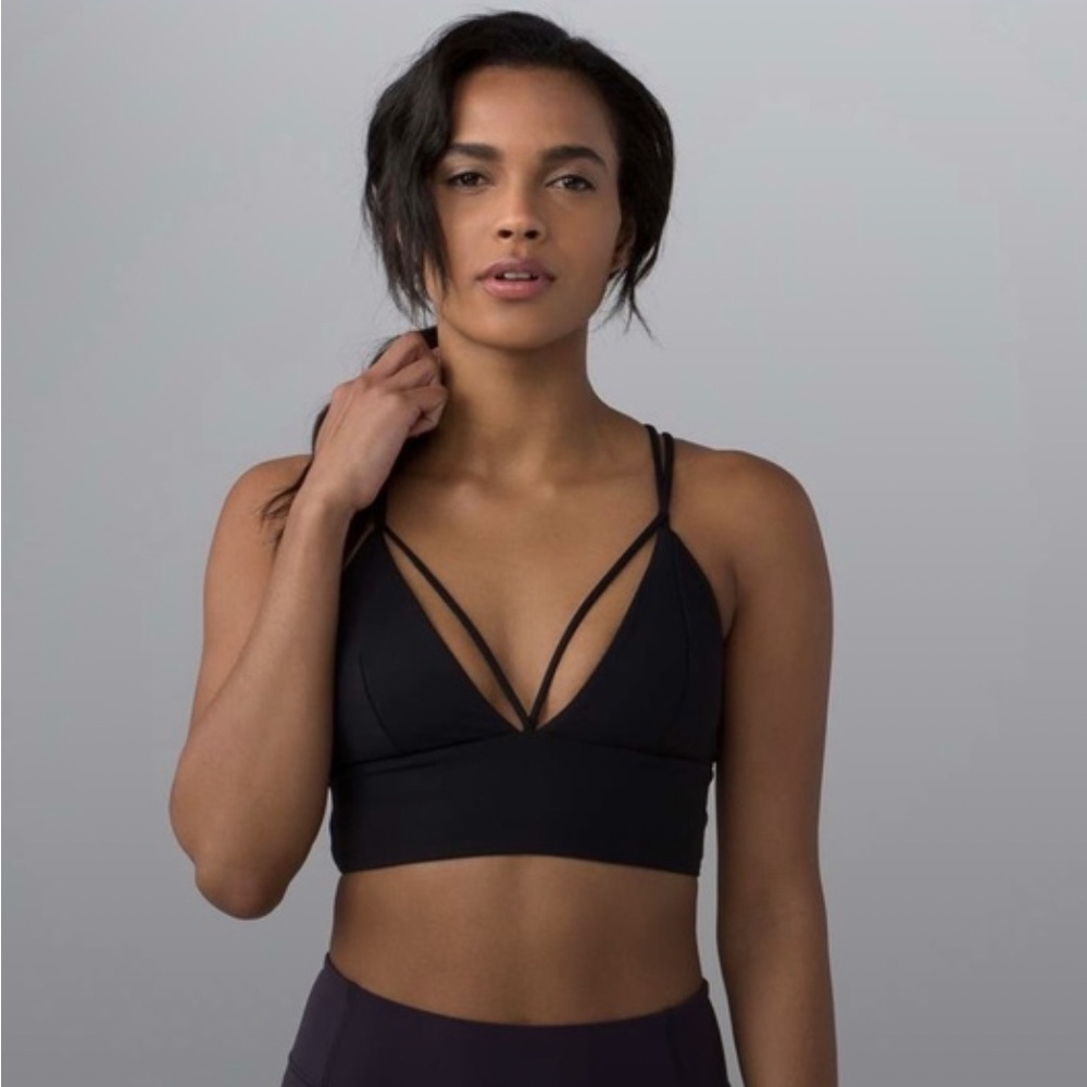 [NWT] Lululemon ‘Pushing Limits’ Bra (Size 4 — C/D cup)